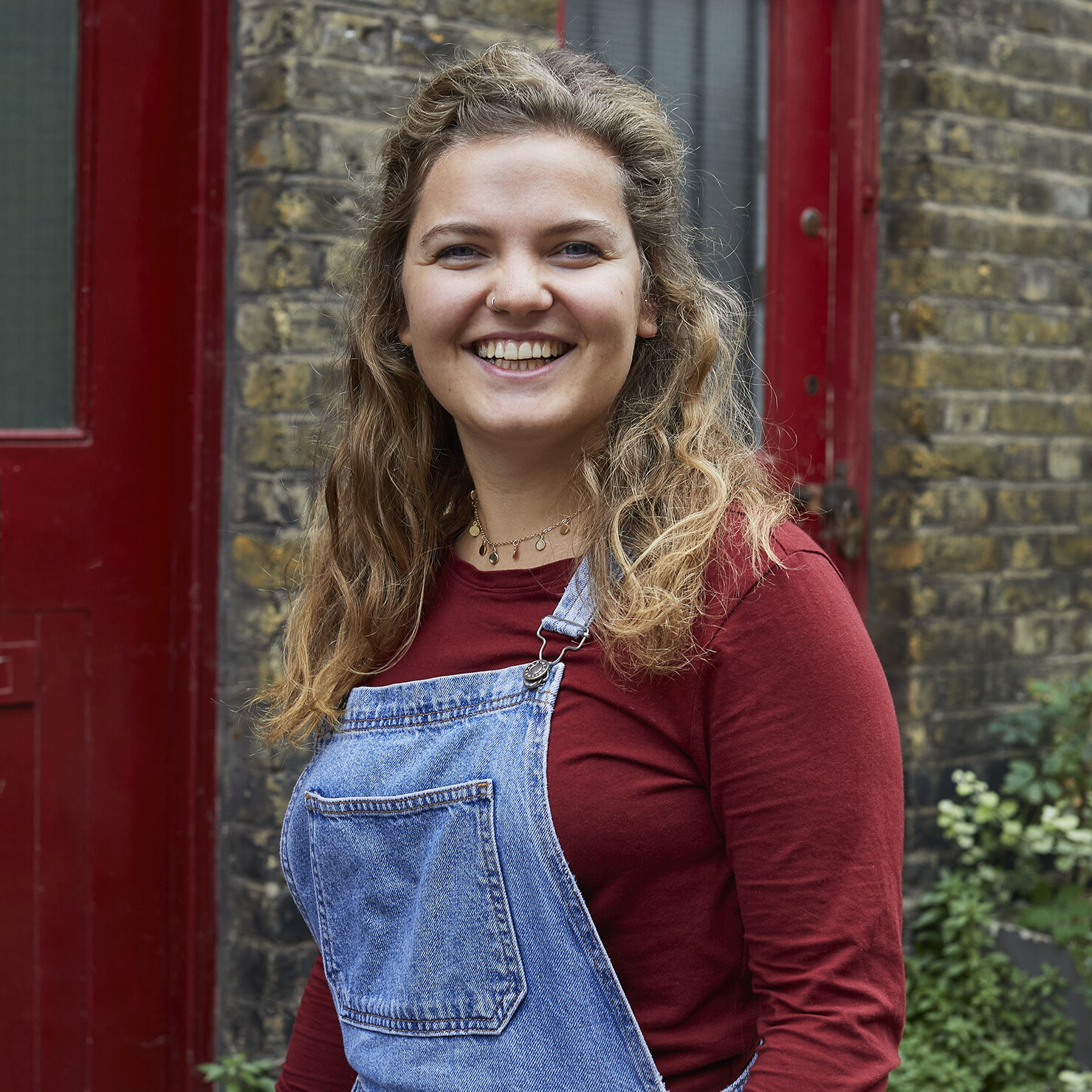 Cornish native Fliss Freeborn, now a Glasgow-based food writer, joins our Saturday Brunch Session panel. She's BBC R4's The Kitchen Cabinet's youngest panelist, winner of Fortnum and Mason's 2023 Cookery Writer Award, and author of "Do Yourself a Flavour." Catch her insightful take on thrifty cooking and culinary adventures.